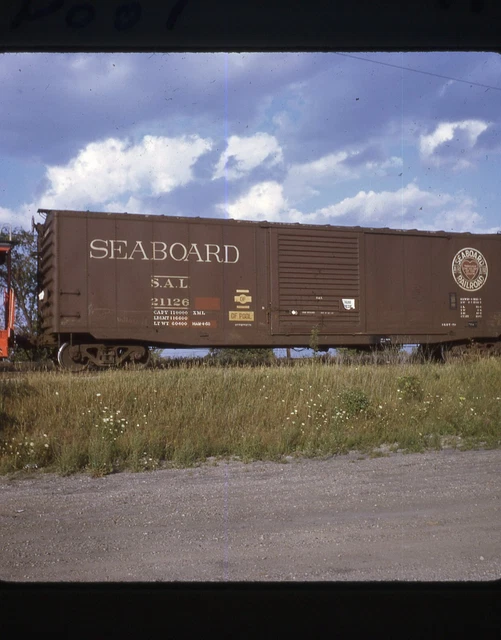 FREIGHT CAR   SAL (Seaboard Air Line) #21126 boxcar  (Slightly clipped on right)