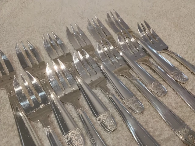 12 Fourchettes En Métal Argenté - Modèle Grand Prix De Monaco 20 Cm (Occasion Bon État)