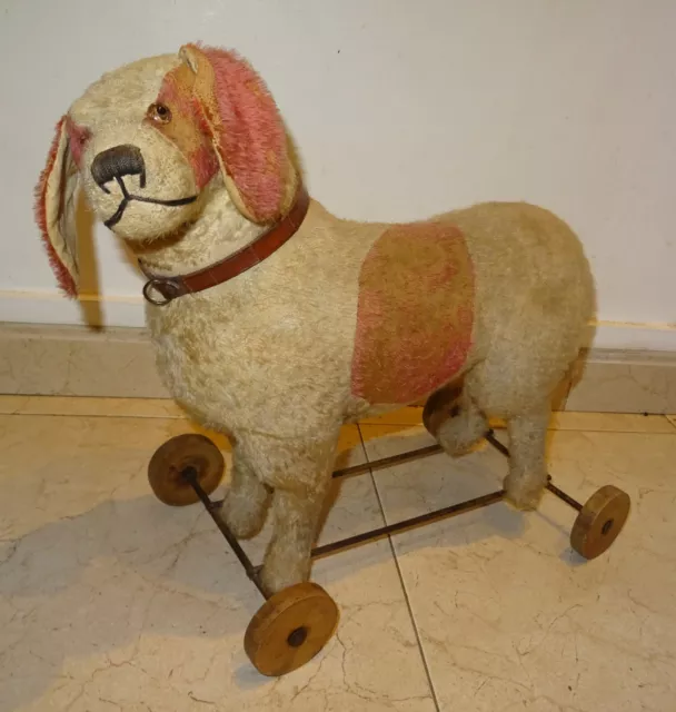 Beau grand chien peluche ancien sur roulettes Fadap ? Steiff ? FP ? 2