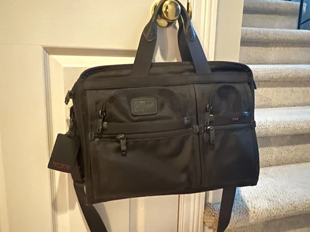 Tumi Alpha 2 Expandable Briefcase Laptop Bag Ballistic Nylon 26141D2 - preowned 