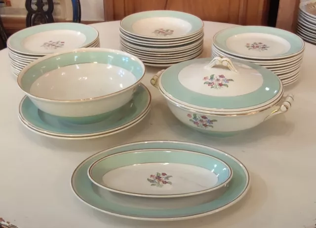 Service vaisselle 42 pièces fleuri en porcelaine allemande –