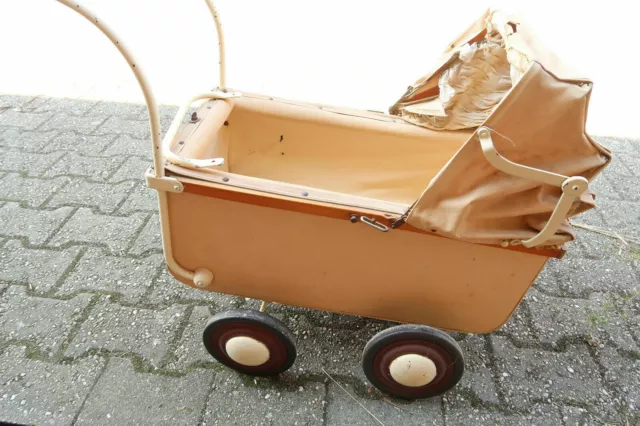 Antiker Puppenwagen Metallräder und Haube aus den 50 igern
