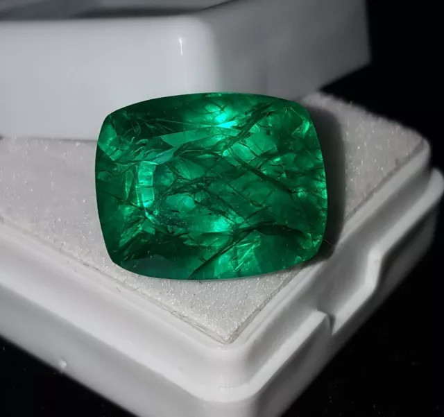 Emeraude naturelle de Colombie de 12,22 carats avec certificat