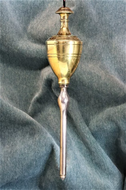Plomada ornamental gran tamaño. Punta larga acero.  Large ornamental plumb bob.