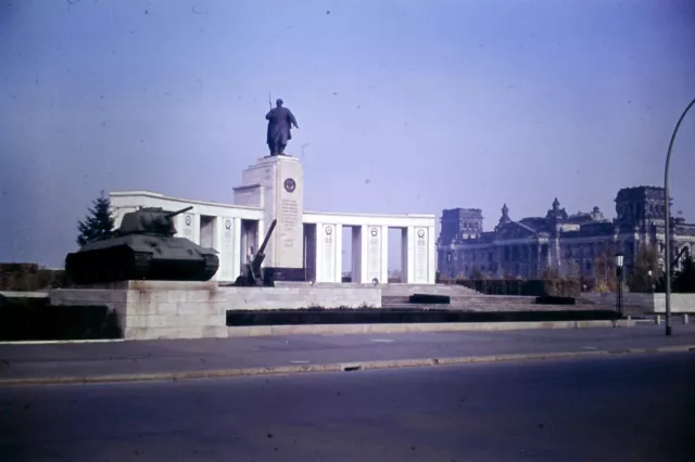 Dia Foto Berlin Sowjetisches Ehrenmal Straße des 17. Juni Reichstag 1952