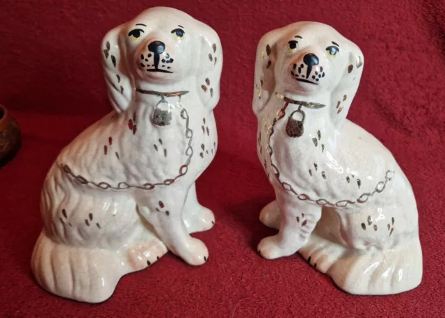 A pair of vintage Staffordshire Spaniels.Size-22cm x 16cm x 12cm