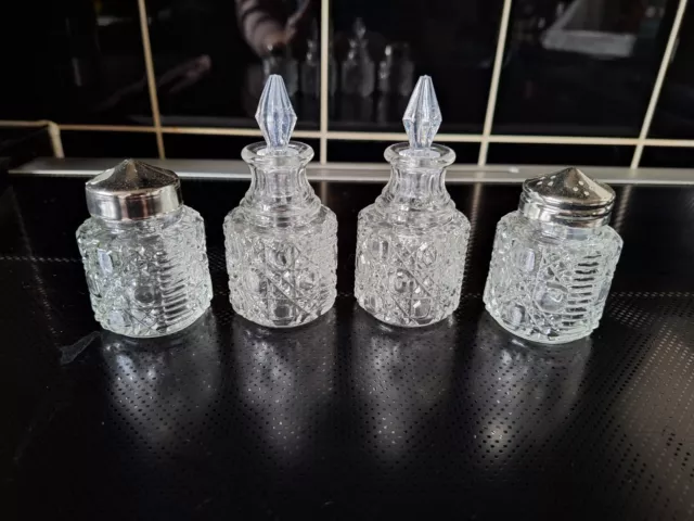 cruet set, salt and pepper shakers, condiment set