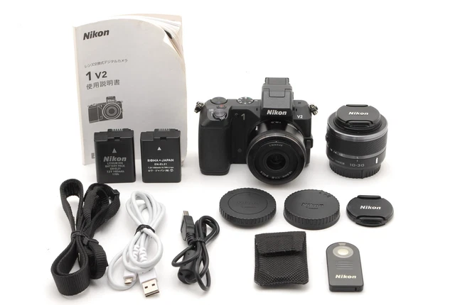 "Near MINT" NIkon 1 V2 14.25MP Digital Camera w/ 2 lenses 18.5mm  10-30mm