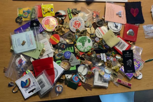 Job Lot 1kg/200+ Pin Badges Mixed Bundle Assorted Various Lapel Enamel Vintage 2