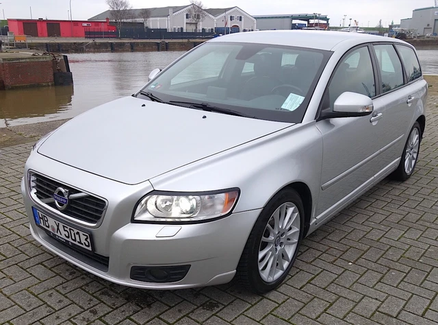 2011 ★ Volvo V50 ★ 1.6d Summum DRIVe Start/Stop ★ HU 01/2025
