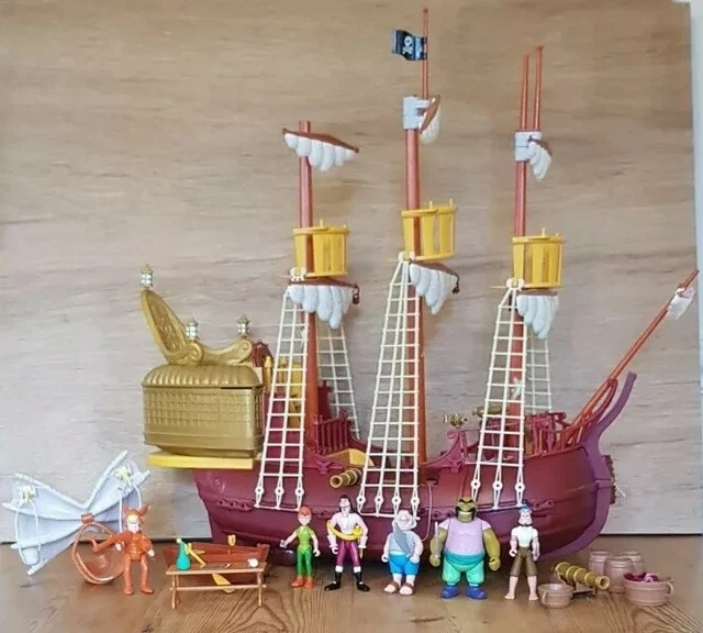 DISNEY FAMOSA PETER Pan Jolly Roger Pirate Ship with 6 action figures £