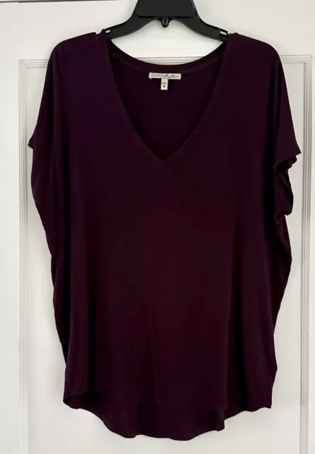 Express One Eleven V Neck London Tee. Women’s Size Medium. Burgundy