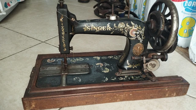 Macchina Da Cucire E Ricamo Singer Legacy SE300 - Metallica, 15.5 Kg, Per Hobby E Professionisti