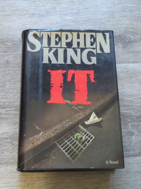 It by Stephen King (1986, Viking 1st edition/print HCDJ) Horror Classic.