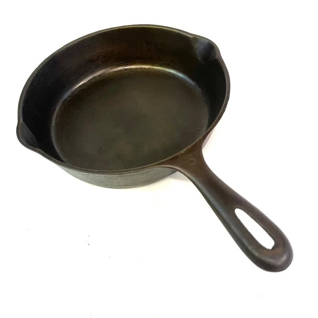 Unmarked Wagner Cast Iron Skillet #5 / 8" Restored and Ready To Use Pre 1960
