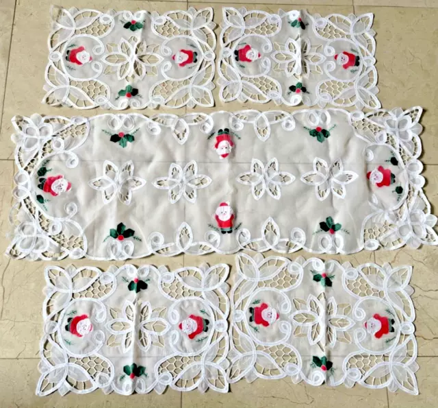 VTG Christmas  Embroidered Felt Applique Tulle Santa Table Runner & 4 Placemats