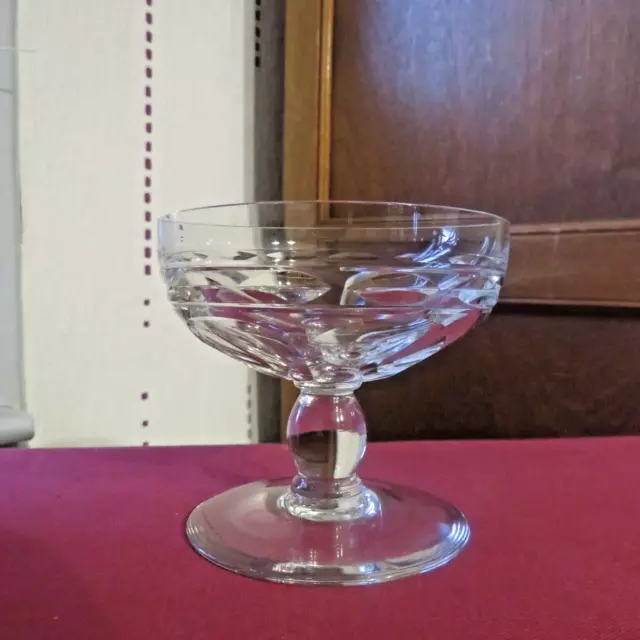 1 coupe à champagne en cristal de baccarat modèle Campsegret signée