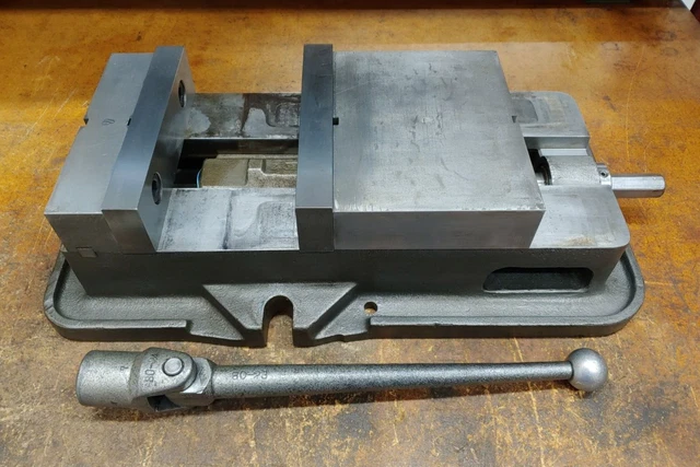 8" Kurt Machine Vise, D80