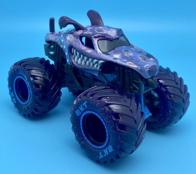 MONSTER JAM TRUCK MONSTER MUTT DALMATIAN 164 Gears and Galaxies
