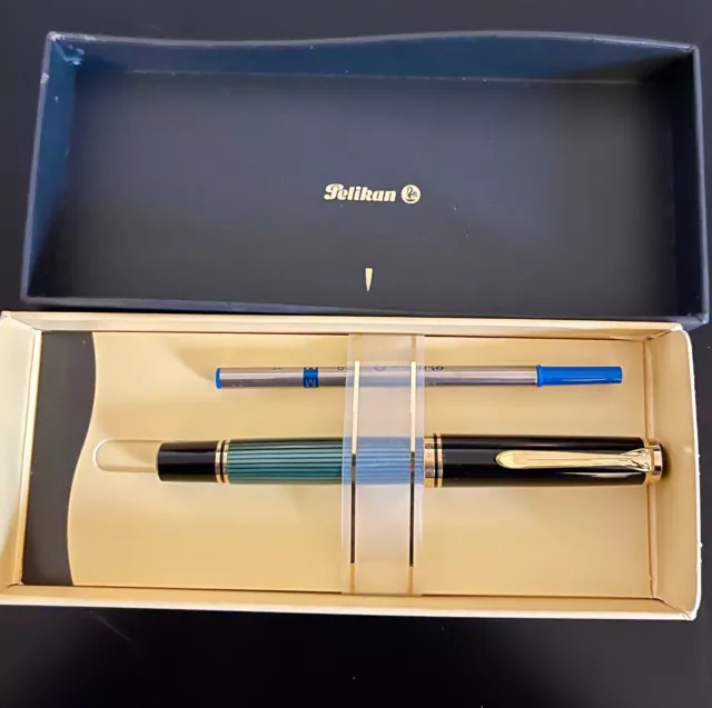 Peli̇kan R800 Green & Gold Roller Ball Pen.  New And Unused With Original Box