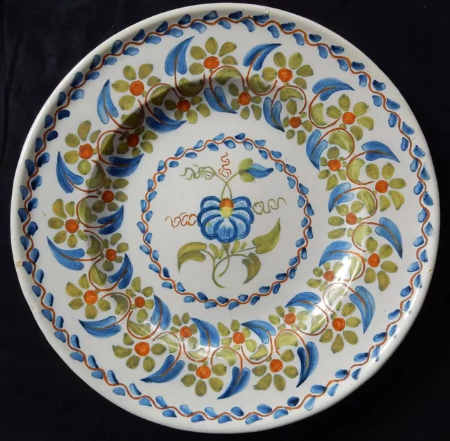 "C57" : Plat en faïence ou grande assiette (26 cm) TALAVERA? Signée "GM"