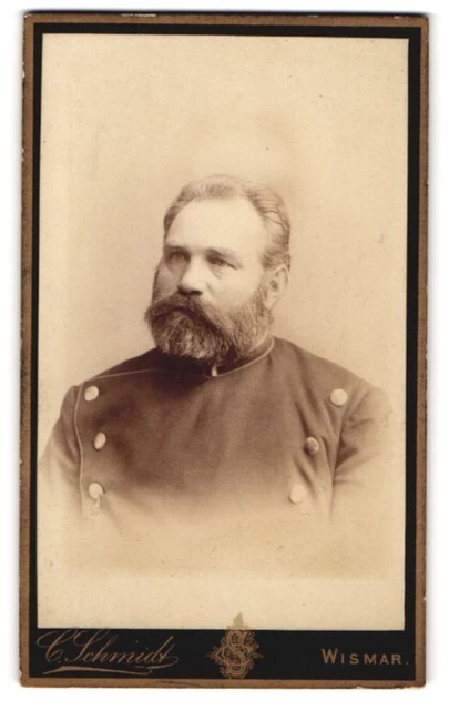 Fotografie C. Schmidt, Wismar, Portrait Eisenbahner der Reichsbahn mit Vollbart