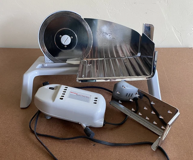 VINTAGE RIVAL MFG. Co. Model 1101 /8 Chrome Electric Meat Food Slicer