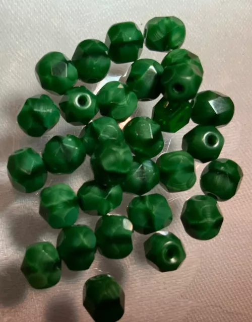 30 Glasperlen…6 mm…rund…fire polished…Green Opak Black Marbled