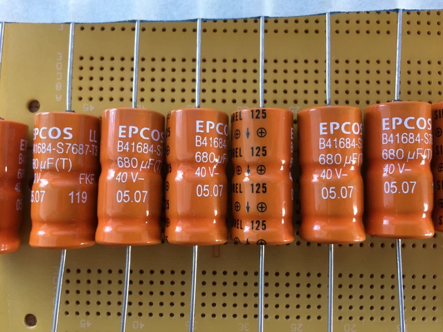 ELETTROLITICO ASSIALE 330UF 16V 8X18MM ELNA