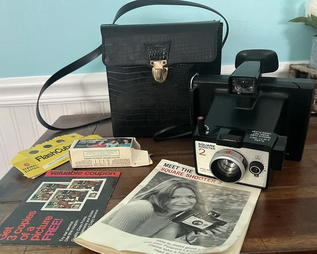 Vintage Polaroid Square Shooter 2 Land Camera Instant Camera w/ flash cubes Case