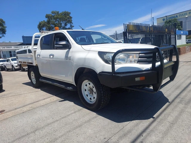 4X4 Four Wheel Drive - 2015 Toyota Hilux Sr 2.8 Turbo Diesel Dual Cab Ute