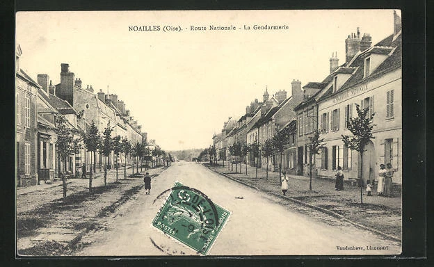 CPA Noailles, Route Nationale, la Gendarmerie