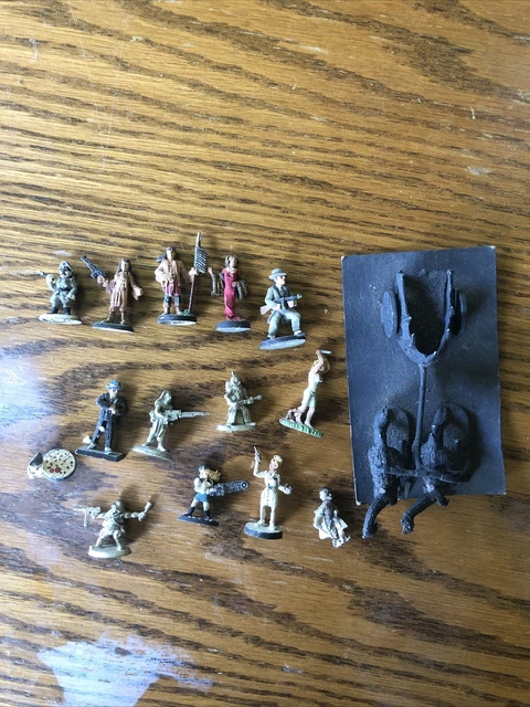 Lot De 32 Figurines En Plomb – Grenadier / Donjons & Dragons, Années 1980