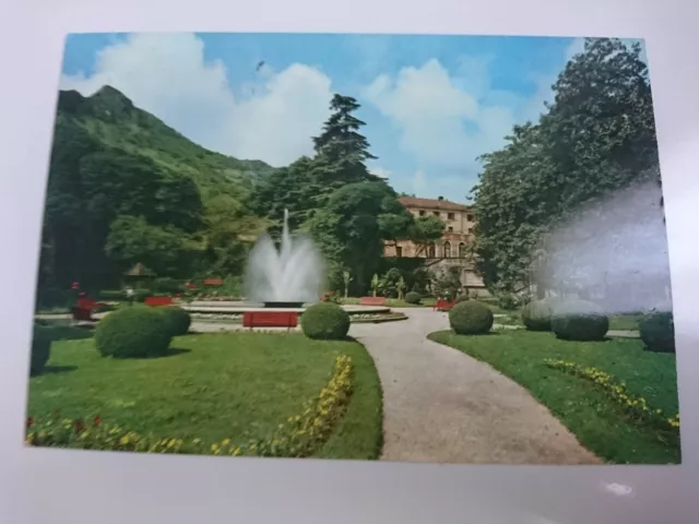 Cartolina colori VITTORIO VENETO (Treviso) Giardini pubblici VG 1970