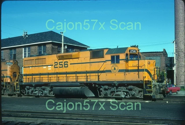 Original Slide- MEC Maine Central GP38 #256 At S.Portland,ME. 6/79