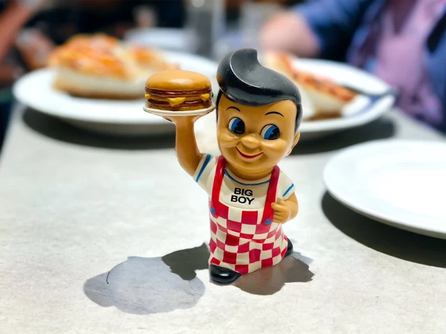 Vintage 1999 Coin Piggy Bank Bobs/Frischs/Elias Bro BIG BOY w Hamburger 8" FUNKO