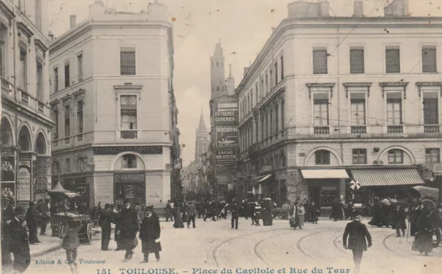 CPA 31 TOULOUSE Place du Capitole et Rue du Taur