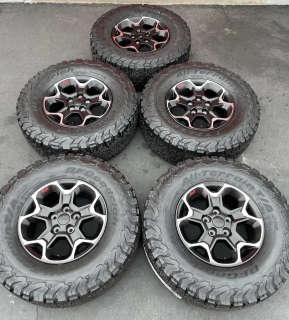 Set of 5 17” Jeep Wrangler Rubicon OEM wheels tires new BFG  KO2 TPMS Gladiator