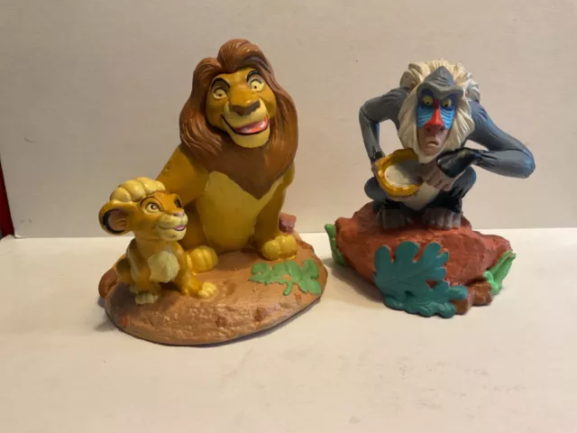 Disney Lion King König der Löwen Disney Store 2 x Figur: Simba + Mufasa + Rafiki