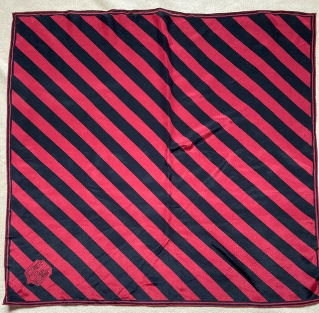 Foulard VAKKO En Soie 100% Vintage - Dimensions 42 X 43 Cm - Couleur Verte - Occasion