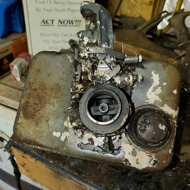 BRIGGS & STRATTON 5 Hp Gas Tank 3 Qt Shines Inside See Pics Clean