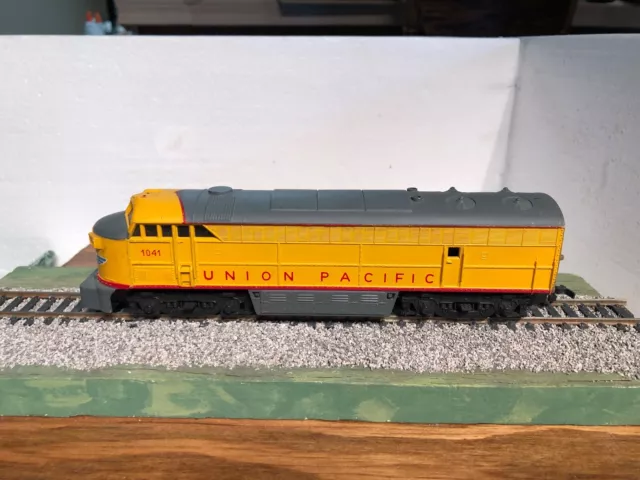 HO Scale Union Pacific F7A Non-Powered Dummy Locomotive (23-735)