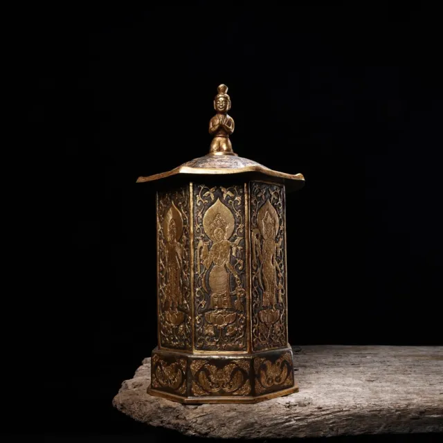Treasured pure copper handmade relief gilded temple jars