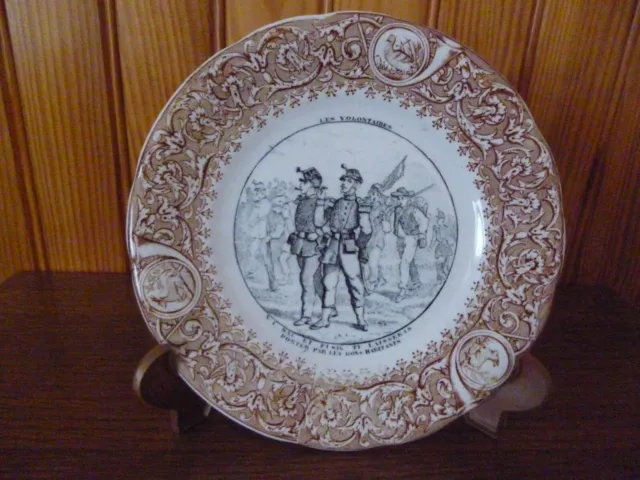 Ancienne  assiette parlante FAÏENCE K&G  LUNÉVILLE   série :  LES VOLONTAIRES