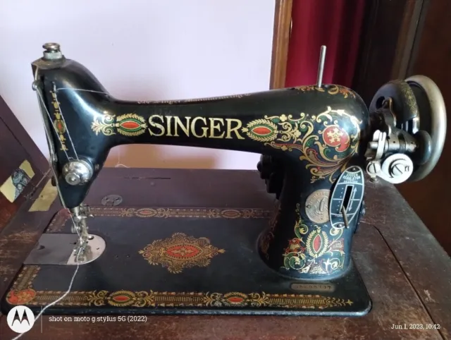 antique singer sewing machine in cabinet 1910