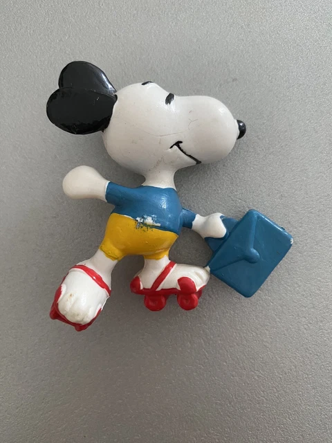 Figurine Schleich Snoopy Écolier En Patins à Roulettes - T-shirt Bleu - Collection PVC