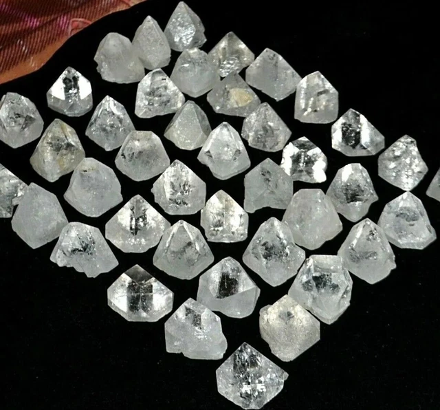 Lotto da 500 grammi di punte apofillite trasparenti (piramide) (50 n.)...