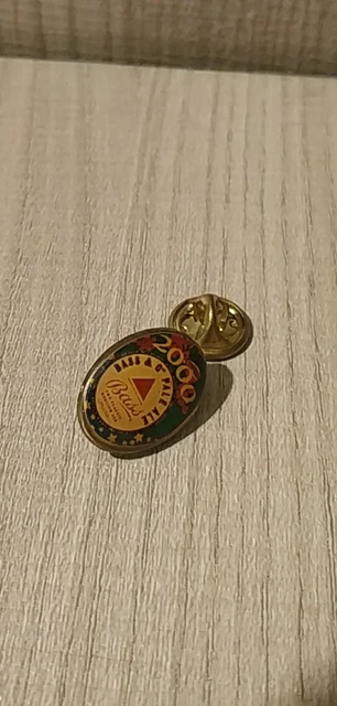 1 spilla vintage birra BASS PALE ALE Capodanno 2000 Buone condizioni!