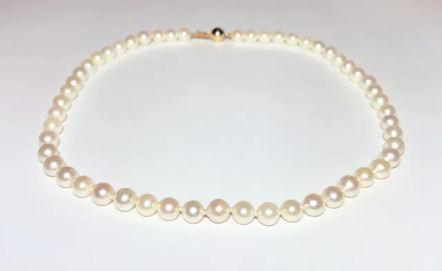 Bezauberndes Collier - Perlenkette mit Schließe aus 585er Gold - JKa - 44 cm