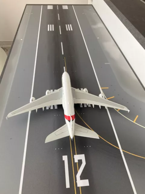 No point Airport Dubai (DXB) foil Runway and Taxy Area 1:200